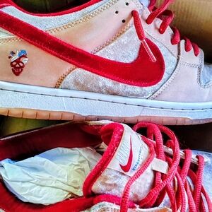 Nike SB Dunk X StrangeLove Valentines Day Low